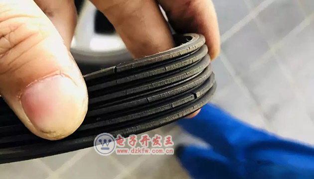 汽車發動機皮帶的檢查