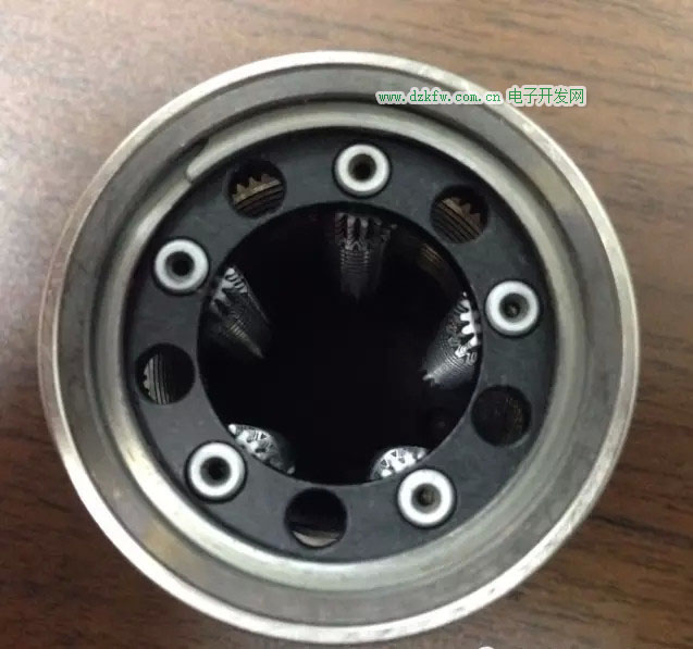 行星滾柱螺母總成截面